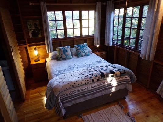 Loerie Cottage Bed