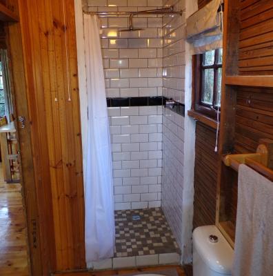 Loerie Cottage Shower Room
