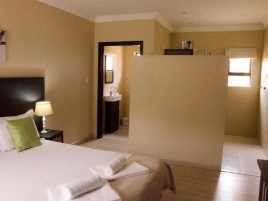 Three Oaks and an Aloe Boutique Hotel - 217360