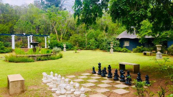 Gardens & Chess Set