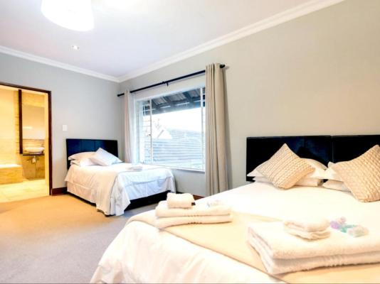 OR Tambo Guest House - 221740