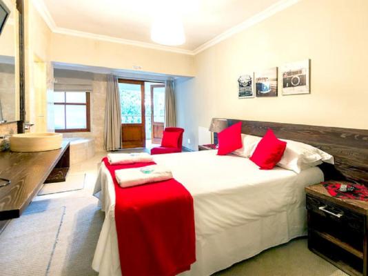 OR Tambo Guest House - 221746