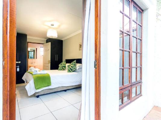 OR Tambo Guest House - 221758