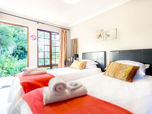 OR Tambo Guest House - 221762