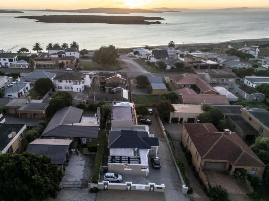 Langebaan Stay Guest House - 224100