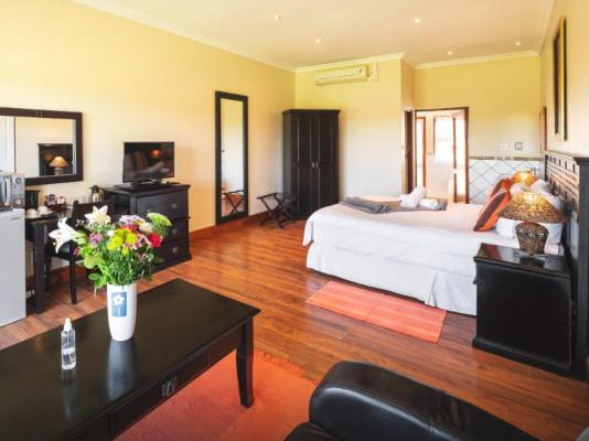 Temba Private Game Reserve Olive Park Safari Lodge  - 225595