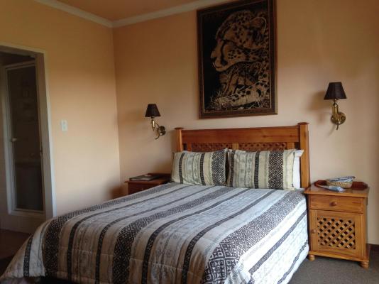 Ipe Tombe Guest Lodge - 227889